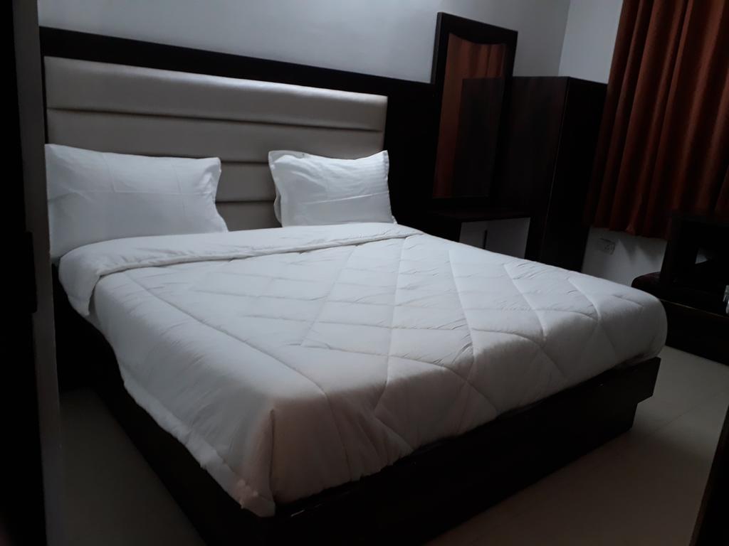 Hotel Katra Residency Ngoại thất bức ảnh