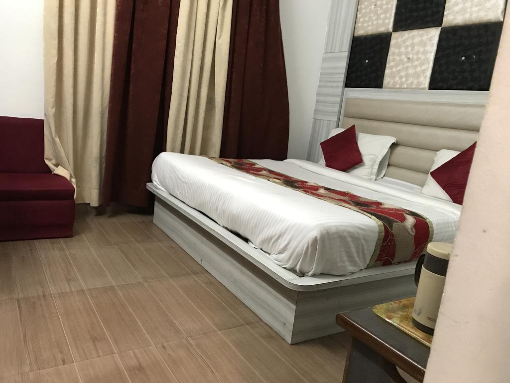 Hotel Katra Residency Phòng bức ảnh